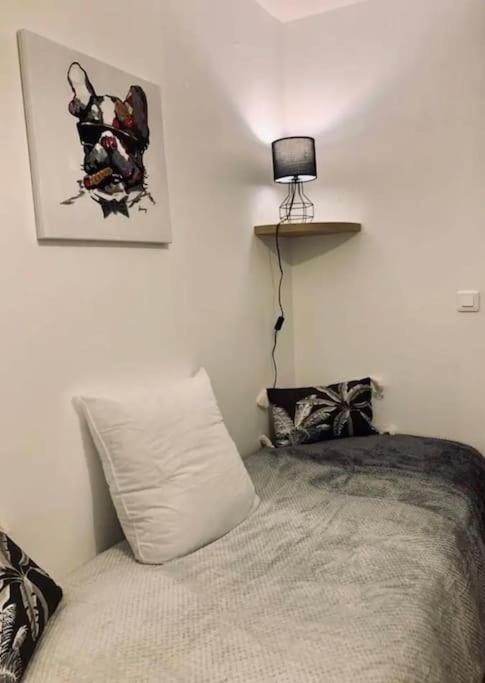 Du Port Avec Terrasse, Parking Privatif, Piscine Dans , Wifi, Menage Compris Apartment